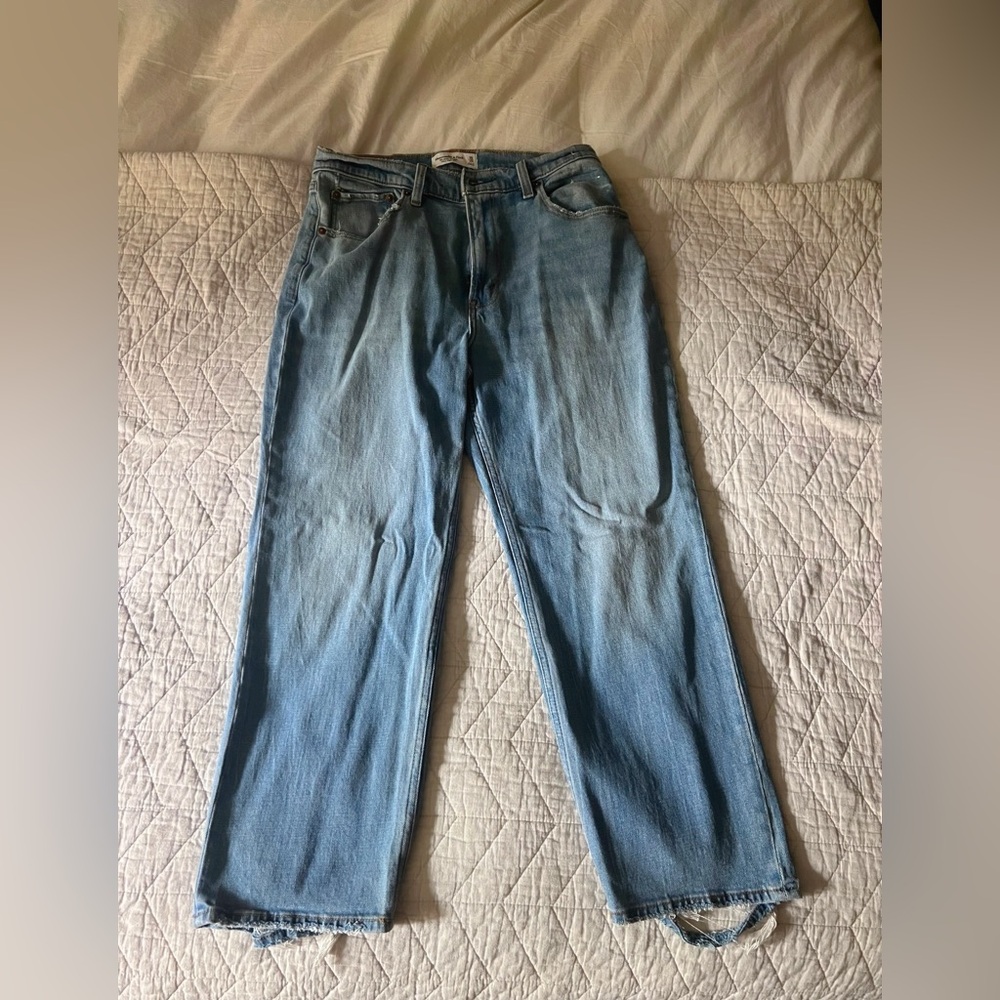 NWOT Abercrombie & Fitch Light Blue Ankle Straight Jeans
